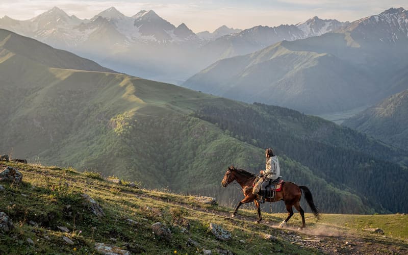 Horseback riding in Lori: a 1-day saddle escape